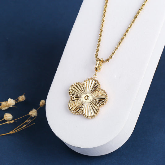 Clover Pendant Gold